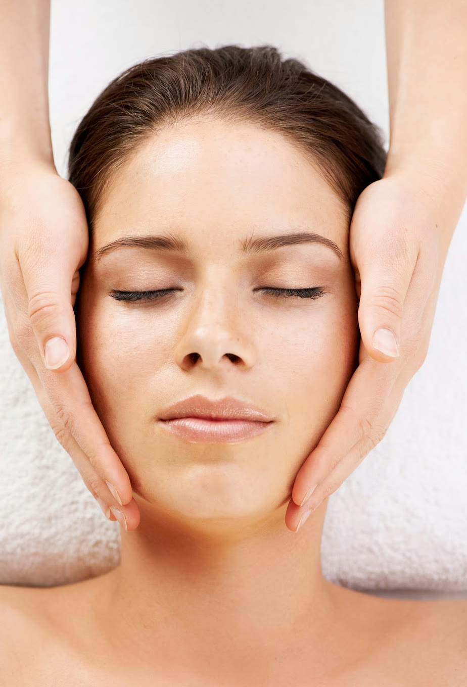 Relaxing facial massage treatment