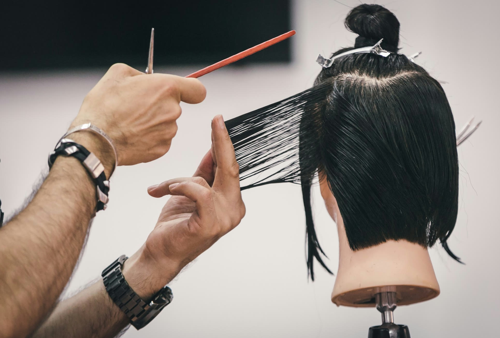 Precision haircutting demonstration on a mannequin